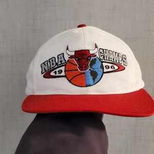 1996 vintage bulls snap back hat